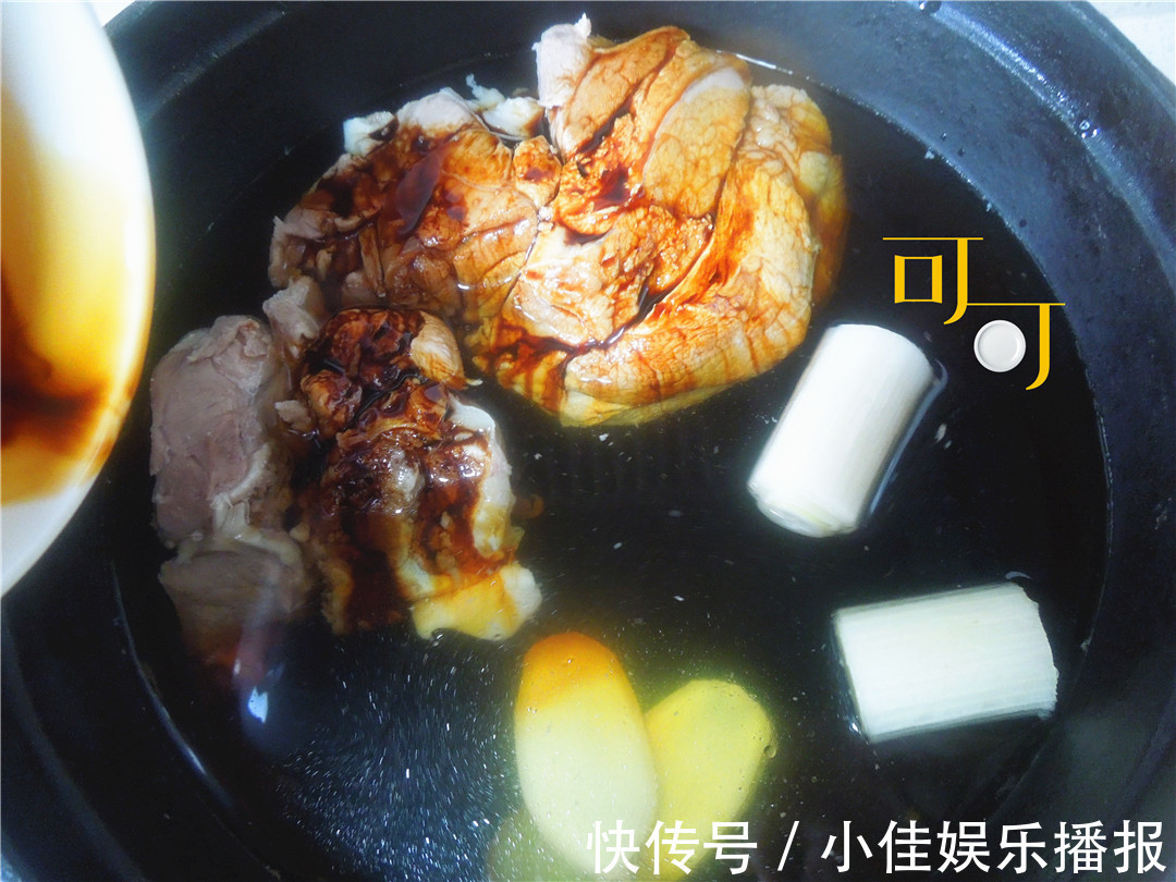 肉香满溢的蹄髈烧法，笋干和木耳更受欢迎，炖一锅一家人吃两餐