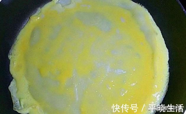 鸡蛋液|菠菜怎么做才好吃试试此方法，营养美味还好看，上桌准光盘