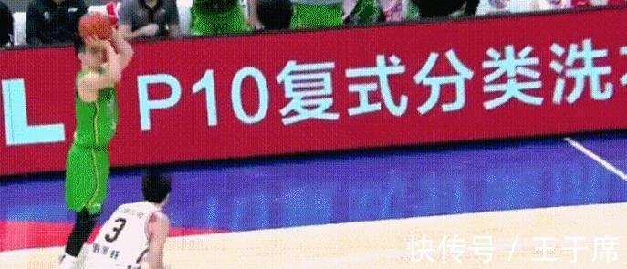 对骂|CBA冲突不断,两位名帅场边对骂,辽粤3人被驱逐,胡明轩垫脚争议