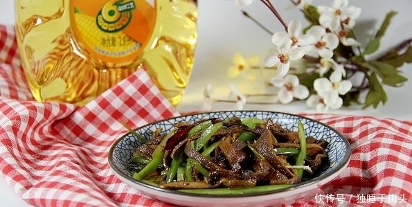 加适量|秋天这肉再贵也要买,和尖椒是绝配,简单1炒,一盘不够吃