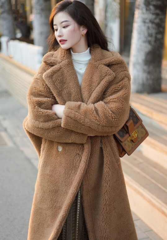 长筒靴|女神博主的穿搭指南,泰迪熊大衣+半身裙高级优雅,气场全开!