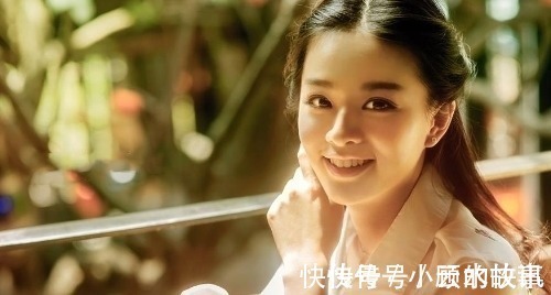 浅秋$眸前风劲飞花扫,眼底寒霜乱绪扬;浅秋诗九首,玉黛留青几缕香