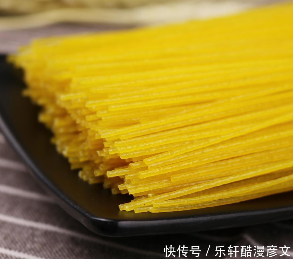 东北人吃麻辣烫必备的4大食材,越吃越入味儿,吃一次就戒不掉!