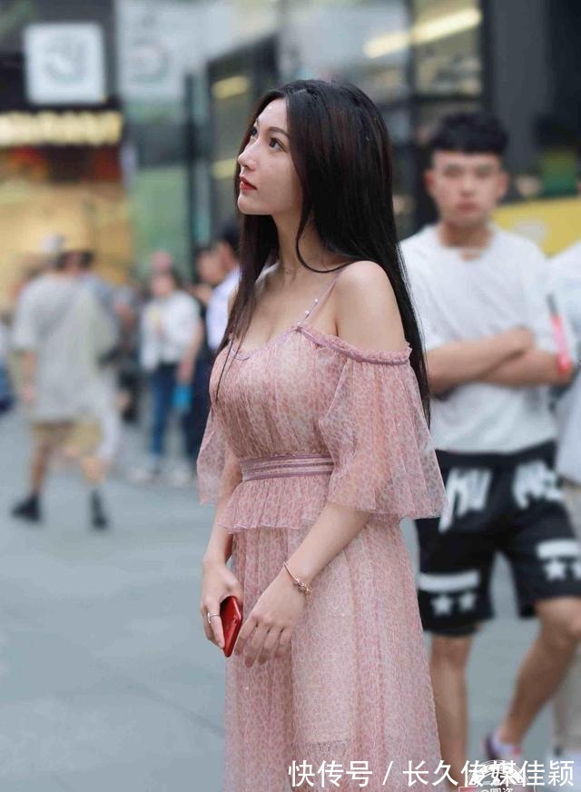 魅力|贴身舒适的连衣裙，好看又前卫，挺拔有魅力