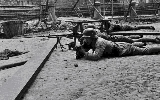 寸进|带400多人困守“孤岛”,数万日军不得寸进,被赞精忠贯日的是谁