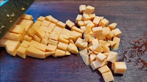 红薯简单好吃得做法，奶香红薯糕，大人孩子都爱吃