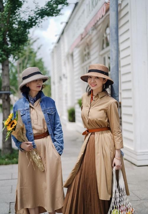 时尚博主三木母女示范优衣库穿搭，基础款搭配好清新，温柔且优雅