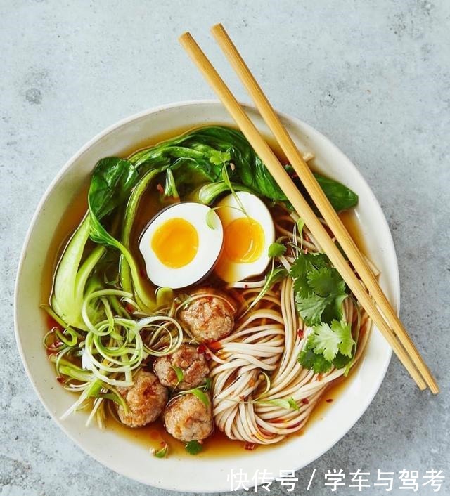 你饿不饿,饿了就去吃面啊