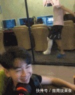 |搞笑GIF:单身久了真可怕 看什么都觉得在看美女