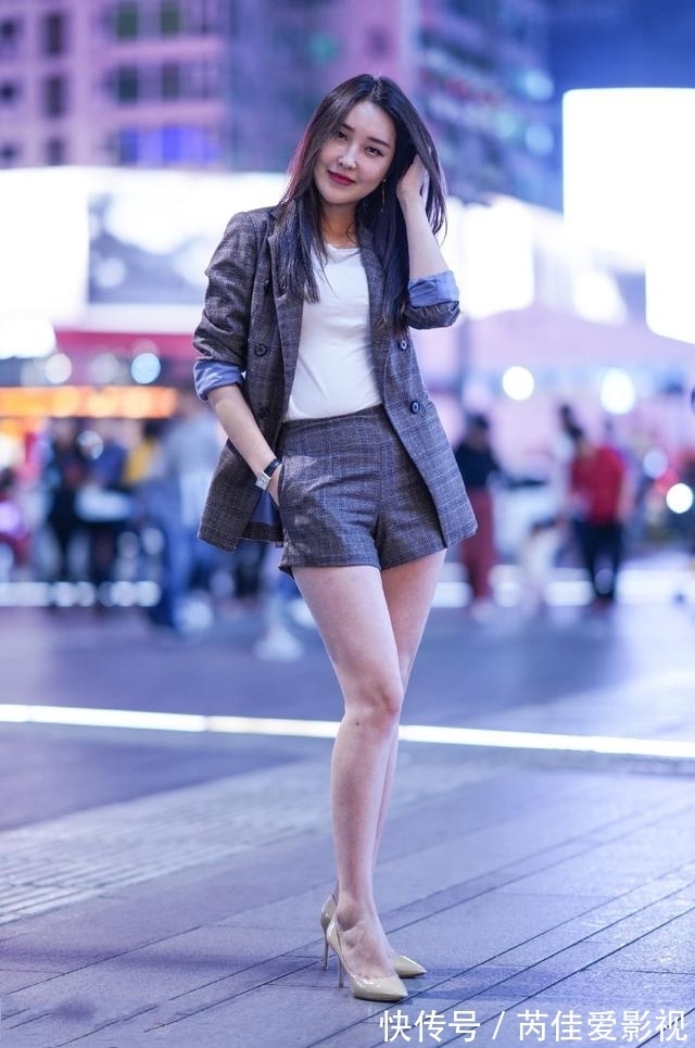 小姐姐 靓女皮肤白皙拥有漂亮锁骨,仙气十足