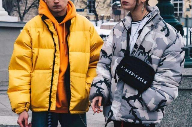 羽绒服 冬天洗羽绒服时,只需在水里加勺“它”,洗完跟新买的一样!