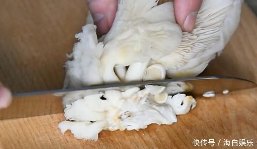 蘑菇做出肉的味道,Q弹爽滑,香辣可口,一口一口停不下来