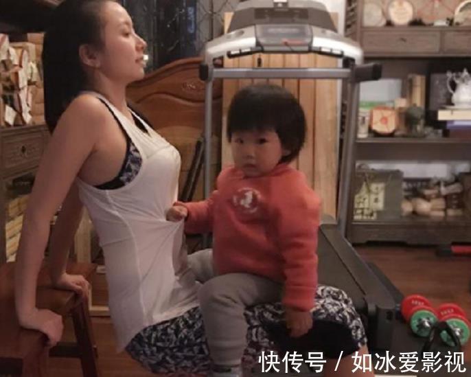 佛系|妈妈逛商场偶遇老公和儿子,两人直接忽略妈妈,网友:完蛋了