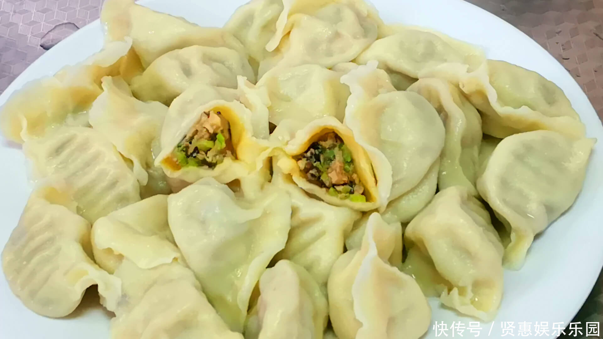 切细|芹菜饺子好吃的调馅方法,鲜美多汁不油腻,越吃越香,上桌一扫光