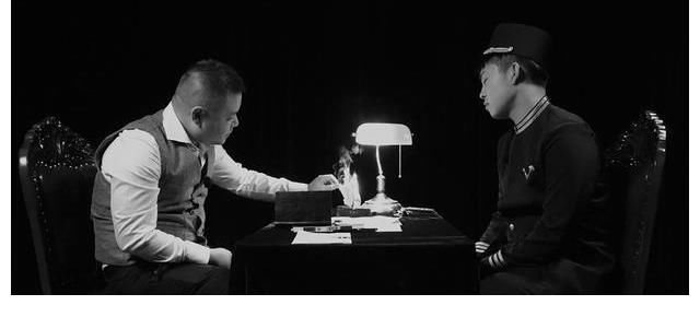 眼淚|德云團(tuán)綜第三期，觀眾看完后含著眼淚，致敬那些平凡而偉大的先輩