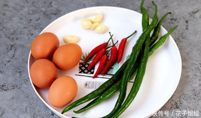 外焦里嫩|辣椒炒蛋又有新做法，外焦里嫩，香辣下饭，比传统做法好吃10倍