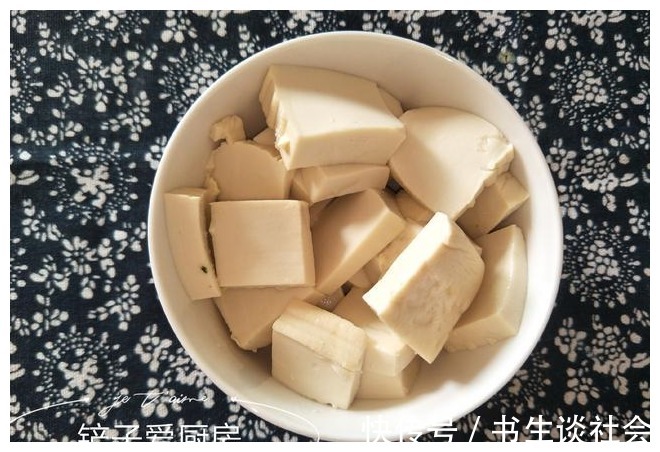 秋天就要多喝汤，丝瓜和这两种食材一起煮，比鸡汤还鲜美