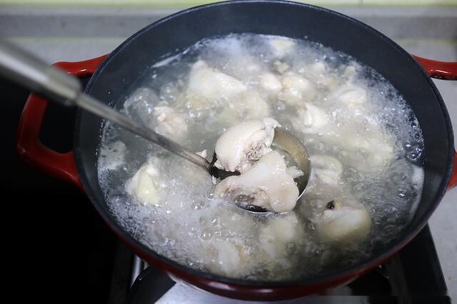 台式三杯鸡的家常做法,后悔没早几年做,1斤多鸡腿一扫而光