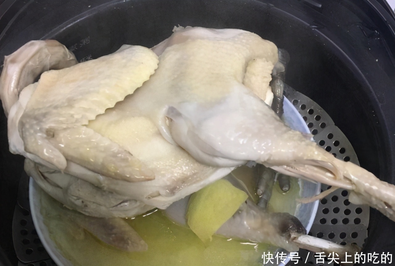 清蒸鸡:鸡肉不好蒸,用这个“水”试试,蒸出来嫩滑爽口