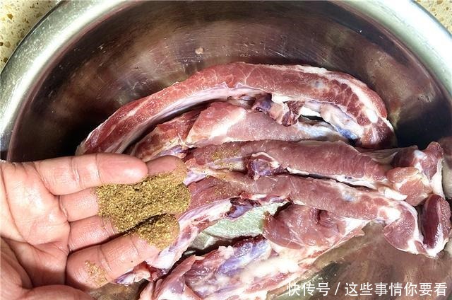 想吃烤串不用去烧烤摊,自己在家做,外焦里嫩,干净卫生,真解馋