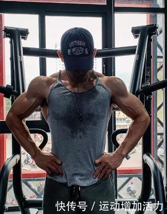 腹肌|越南小伙练出6块腹肌,还成了健身男模,果然肌肉才是最好的外衣