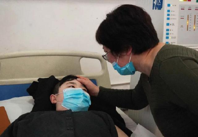 母亲|失独母亲为抚平丧子之痛,40岁生下二胎,13年后却难逃命运的捉弄