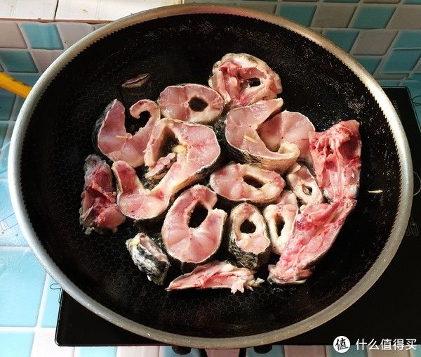 炖鱼时,用“它”来代替水,鱼肉鲜嫩无腥味,一上桌全家抢着吃