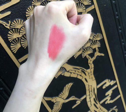 颜色|黄皮一定别涂的四只“玫瑰色”，显黑又显老，分分钟被吐槽