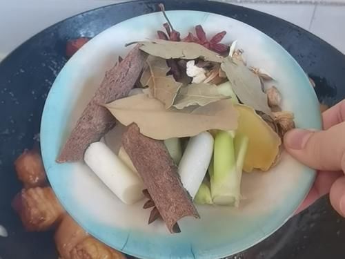 年夜饭“硬菜”-不加1滴水的红烧肉，入口