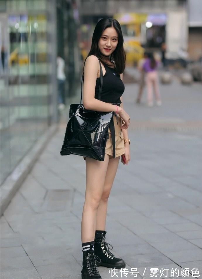 大长腿|街拍 可爱姑娘白色衬衫超短裙穿出女人味!