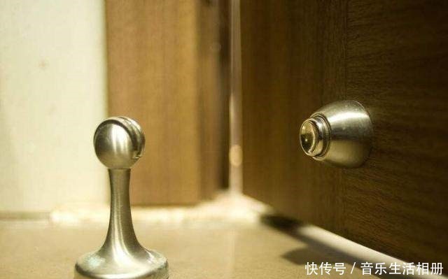 门吸|装修万万别把门吸装这个位置，我家不懂，入住后才知那么坑！