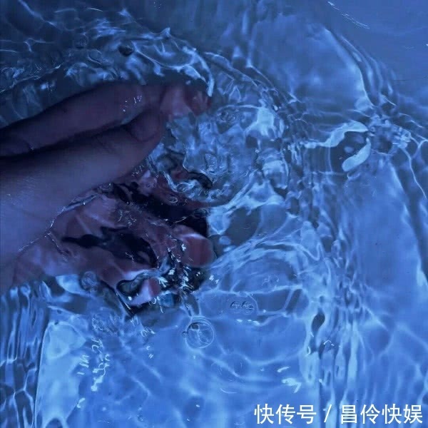 神仙·朋友圈背景图丨天暗下来 你就是光