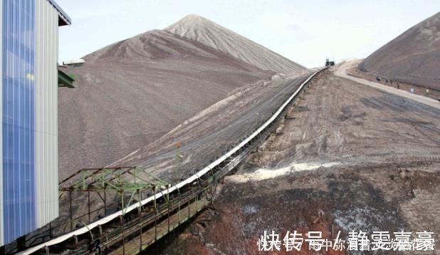 游客|全球最高的盐山，盐量多达三亿吨，游客参观必须带走一包盐