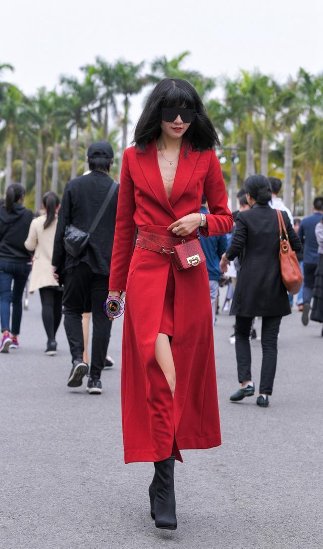 艺术|叠穿今年很流行, 美女叠穿两条毛呢裙, 穿出艺术气质和优雅范儿