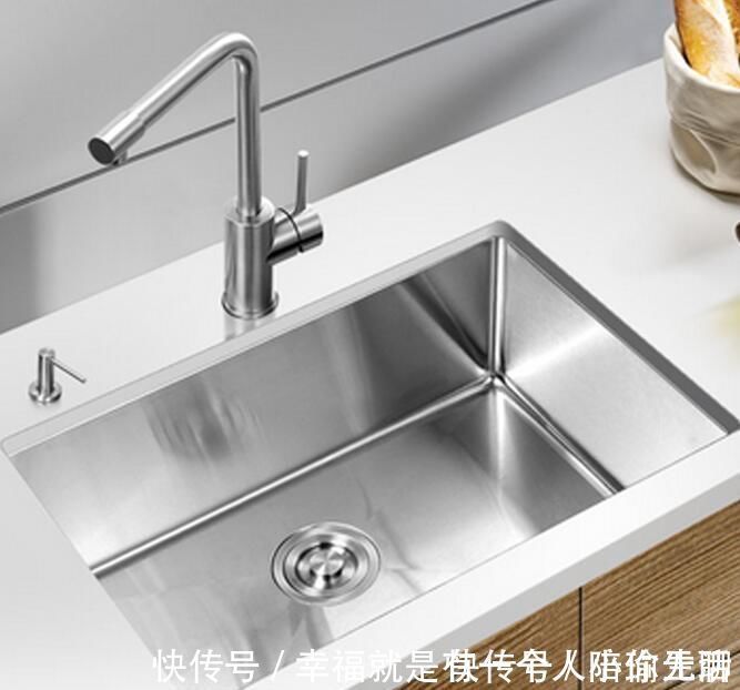 不锈钢|装修厨房万万要装这种水槽,省钱耐用又好看,聪明人家里都这样装