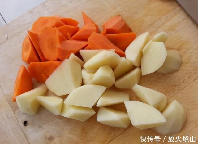 豆干|这才是土豆最过瘾的吃法，鲜香美味一口一个真好吃，做法还简单