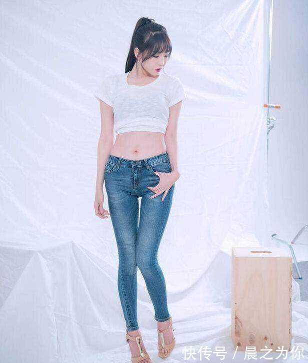 身姿 精致时尚的牛仔裤,展现女人优美的身姿线条,散发出女神气场!