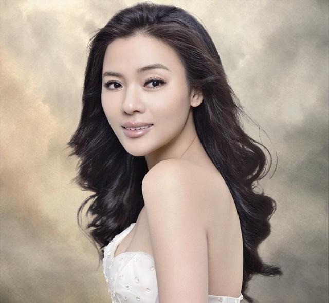 登上春晚|最美女歌唱家陈思思,由甜妹子,历炼为女汉子的人生