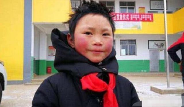 山路|3年前,那个走9里山路上学的“冰花男孩”,现在怎么样了?