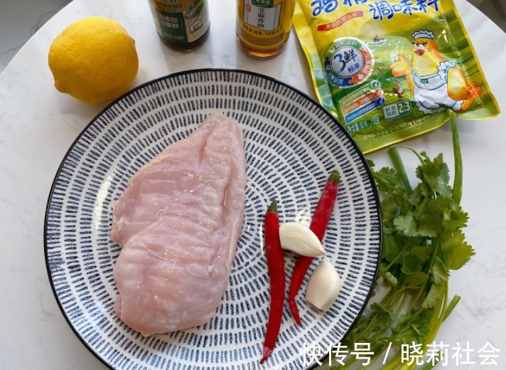 爽口|鸡胸肉这样吃健康还低脂，酸辣爽口，口感鲜嫩不柴