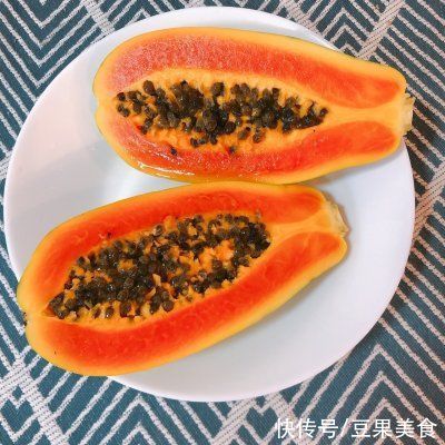 土鲫鱼|这道回归~超鲜的木瓜鲫鱼汤一上桌，我的筷子就没停过