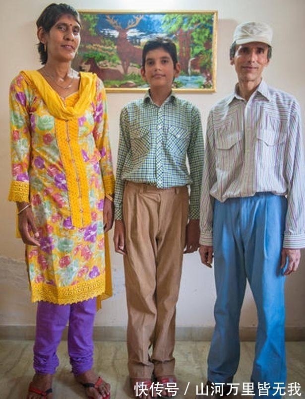 镜报|8岁男孩身高1.98米,刚出生便打破两项纪录,希望继续长高