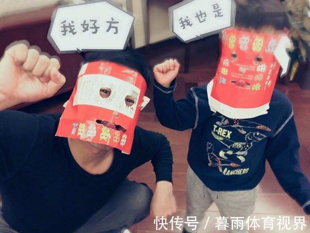 行为|爸爸与女儿们在床上躺着,却发生“越界”行为,网友:咋当爹的?