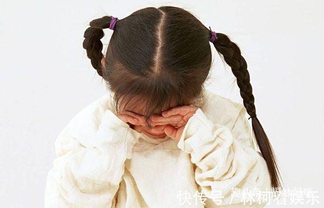 内心|孩子的这5个细节,说明他内心很“自卑”,父母尽早引导很重要