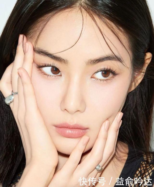 细闪|今天美容编辑教大家:如何用穿搭的思路学化妆