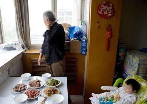 宝妈|“新型啃老”正在来袭，比“旧型啃老”更可恨老人反夸子女孝顺