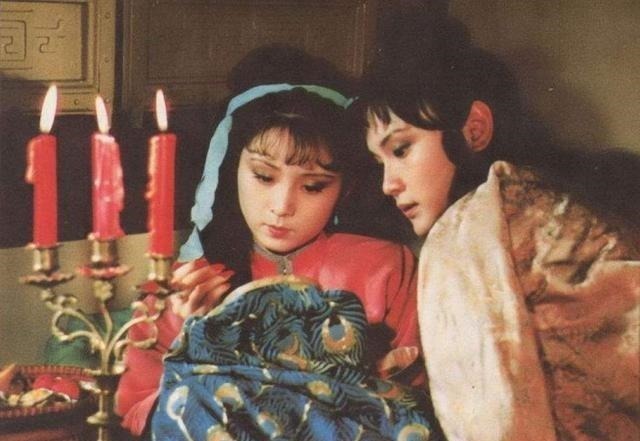 晴雯&荣国府丫鬟上百,贾母为何单相中了晴雯一人?麝月看得最通透明白