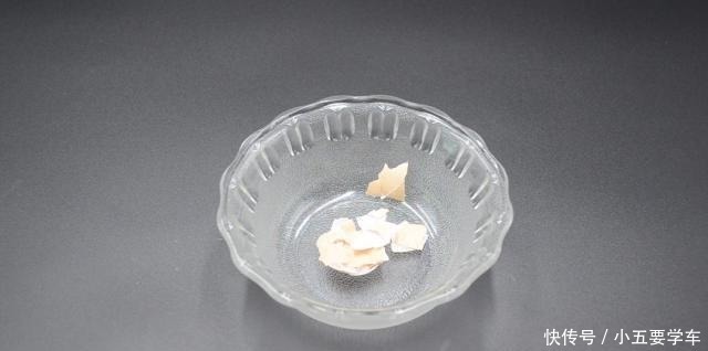 家里有养花的抓紧看看，学会这招，不烂根不生虫，花草越长越茂盛！