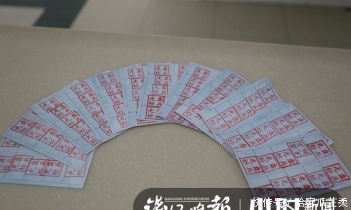 负责督导|萝卜皮花菜梗做成泡菜,集齐光盘打卡可得手工馒头,这个食堂节约粮食出新招