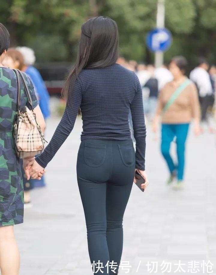 女孩子|女孩子这样穿搭,身材苗条纤细,穿出女人好气质